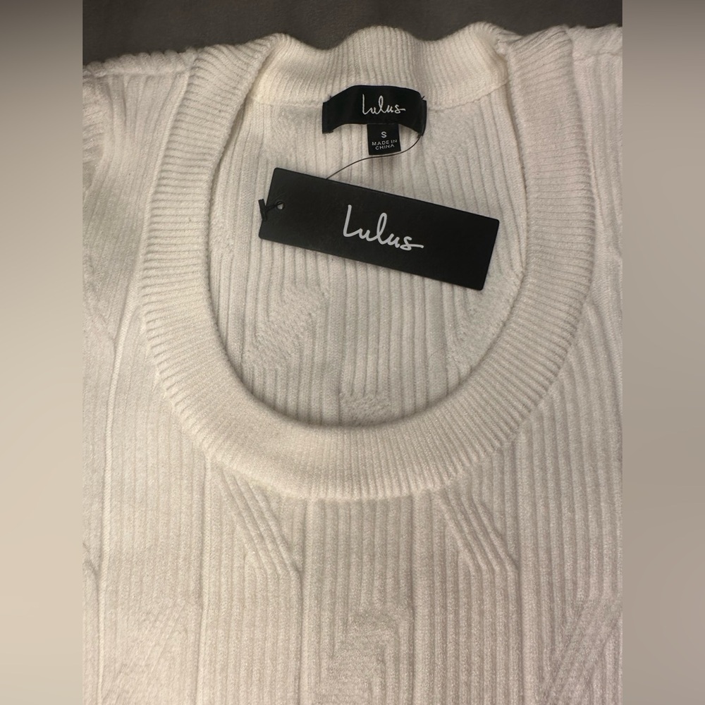 White Sweater by Lulus with texture long sleeve and rounded neck New with Tags - Picture 5 of 8
